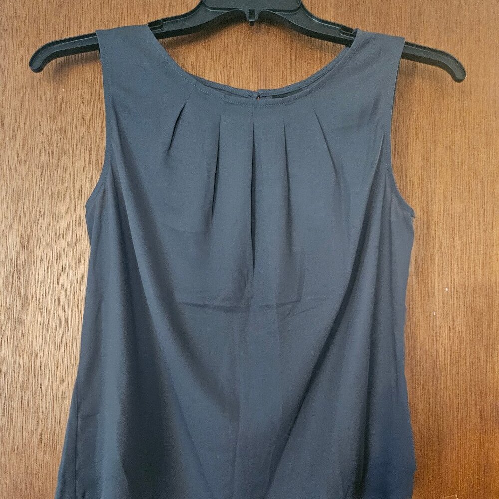 NWT Women's Sleeveless Worthington Pleated Blouse Size S, grey